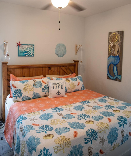 Room 3, Beach Please- Family Friendly Community Pool, Nueces