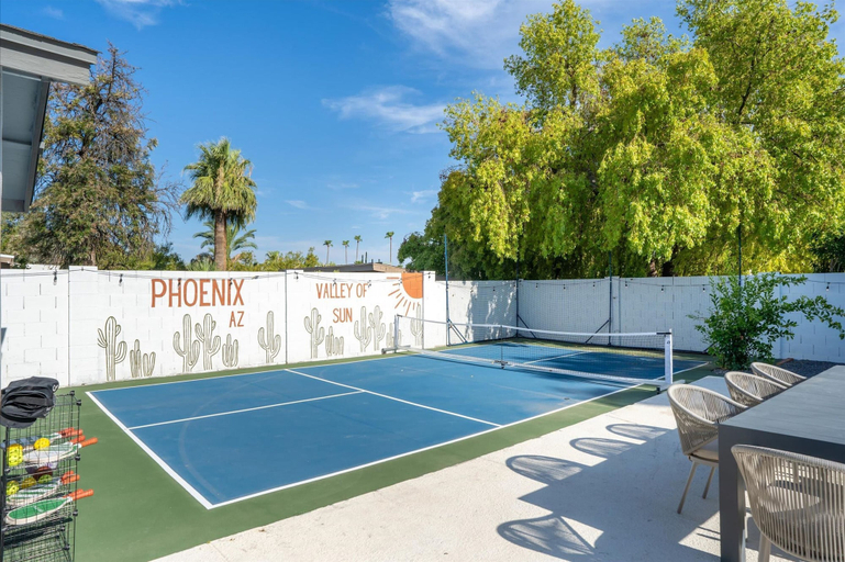 Room 3, Backyard Pickleball Hottub Pool Gameroom, Maricopa