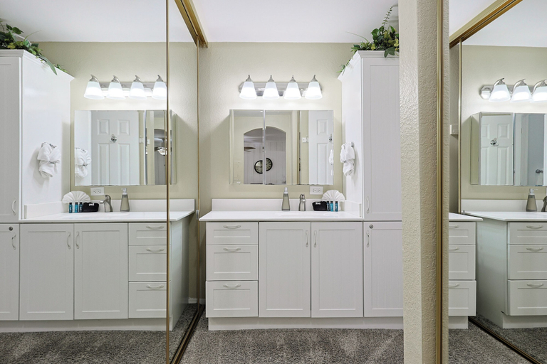 Bathroom 2, Whispering Waters: A Tranquil One-bedroom Retreat With Peek Ocean Views, San Diego