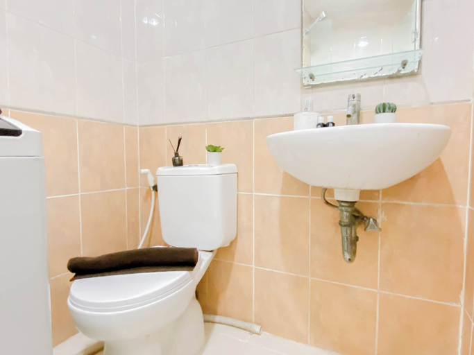 Bathroom 3, Stylish And Compact Studio At Apartment Tamansari Sudirman, Jakarta Selatan