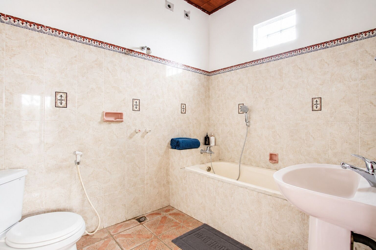 Bathroom 3, Rumah Akira Seminyak, Badung
