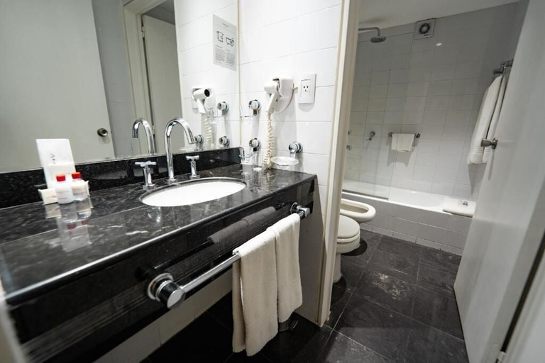 Bathroom 5, Amerian Cordoba, Capital