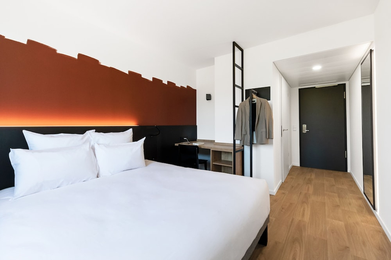 Bedroom 2, B&B Hotel NYON, Nyon