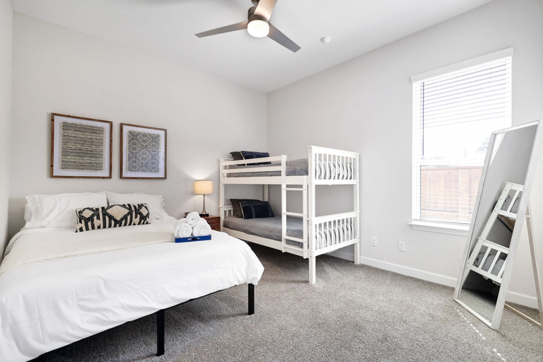 Room 4, Family Friendly Patio Fireplace BBQ Games, Bexar