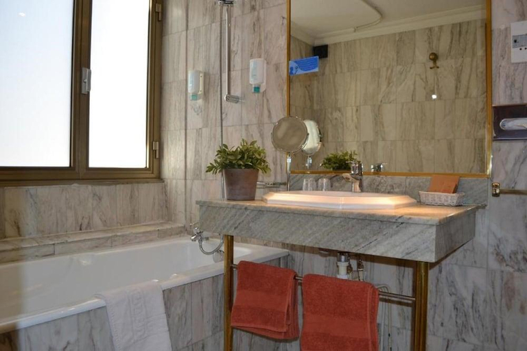 Bathroom 3, Saint Ferreol, Bouches-du-Rhône