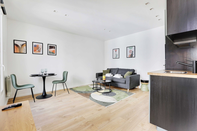 Living area 2, Charming Studio for 2P - Near Parc Monceau, Paris