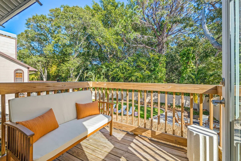 Room 5, 1 Mile to Beach Pool Tiki Bar Mini Golf, Pinellas