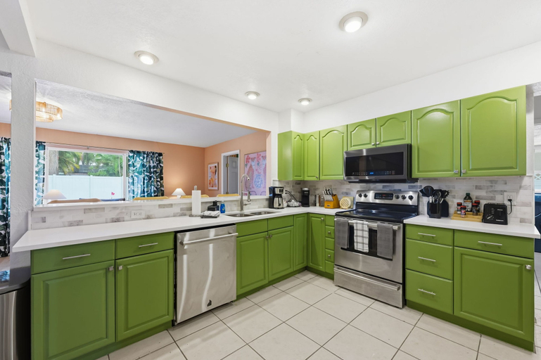 Room 4, Epic Backyard - Private Pool - Firepit - Putt Putt, Pinellas
