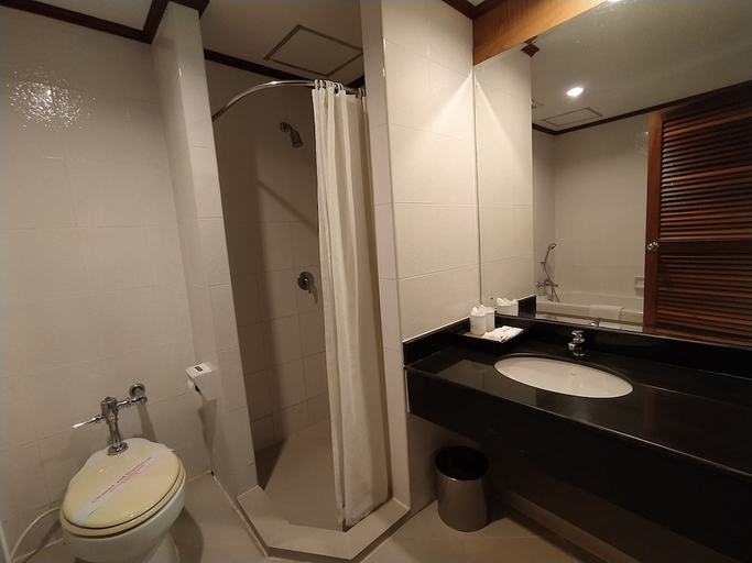 Bathroom 4, Sing Golden Place Hotel, Hat Yai