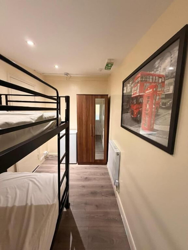 Bedroom 4, 247 London Hostel, London