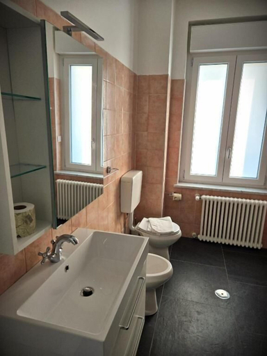 Bathroom 4, Seven Lakes ApartHotel RTA, Torino