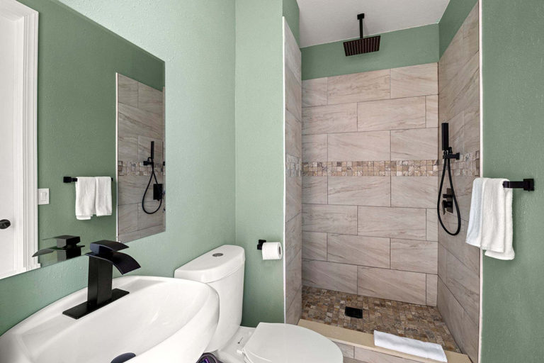 Room 4, Beachfront Villa Heated Pool Spa Pool Table, Pinellas