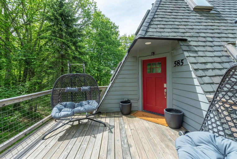 Room 3, Mountain Views Private Sauna Wet Bar Hot Tub, Madison