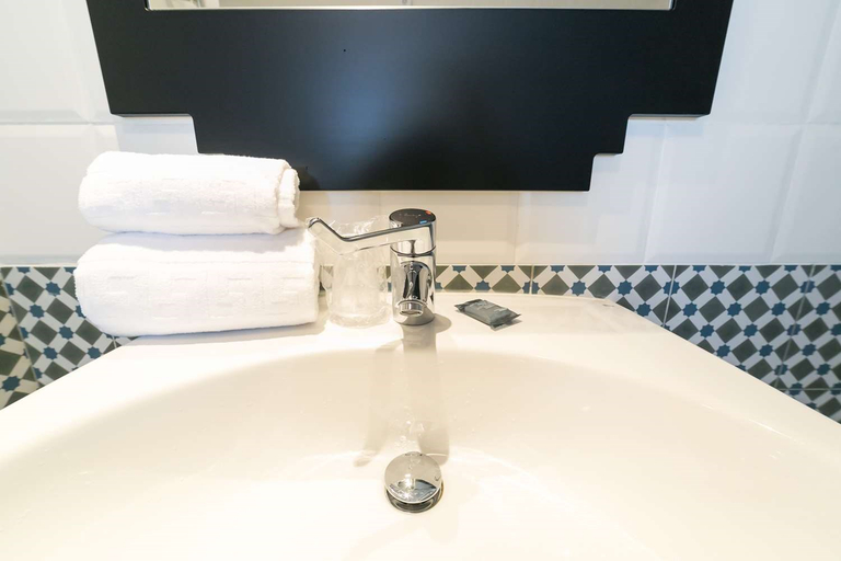 Bathroom 3, ベストウェスタン ホテル ジャーネル パリ シュド, Essonne