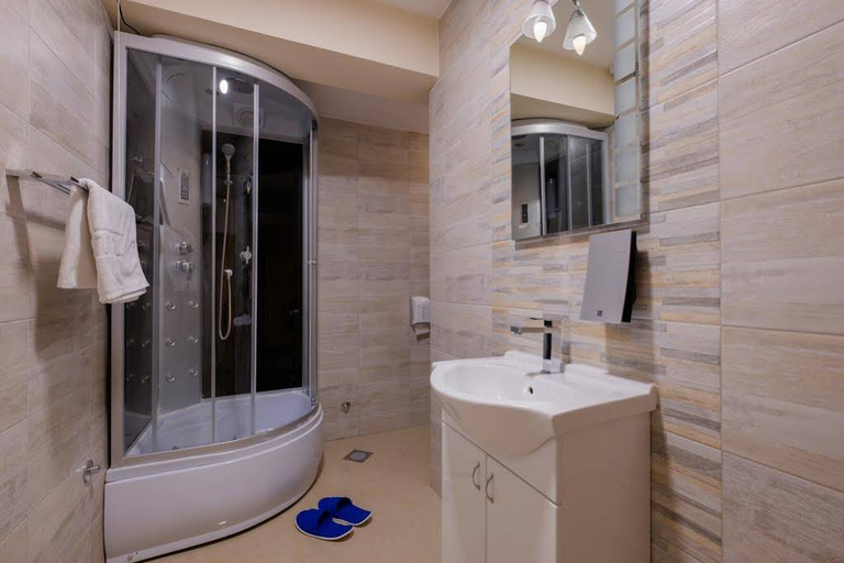 Bathroom 4, 空港ホテルガルニ, Surčin