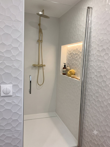 Bathroom 5, Celine 10, Paris