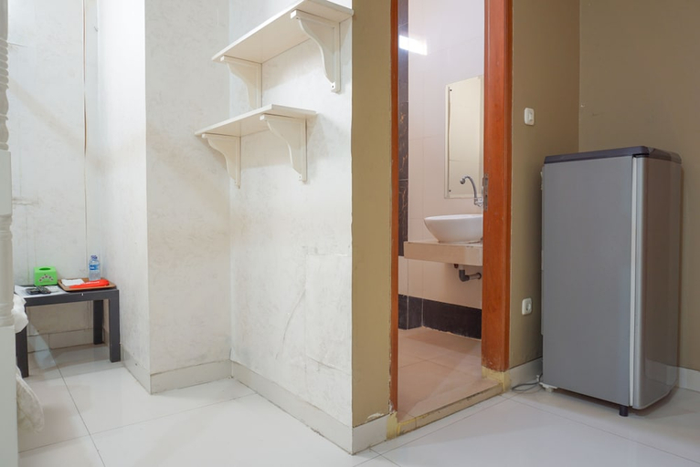 Bathroom 4, RedDoorz near Kemang Square, South Jakarta