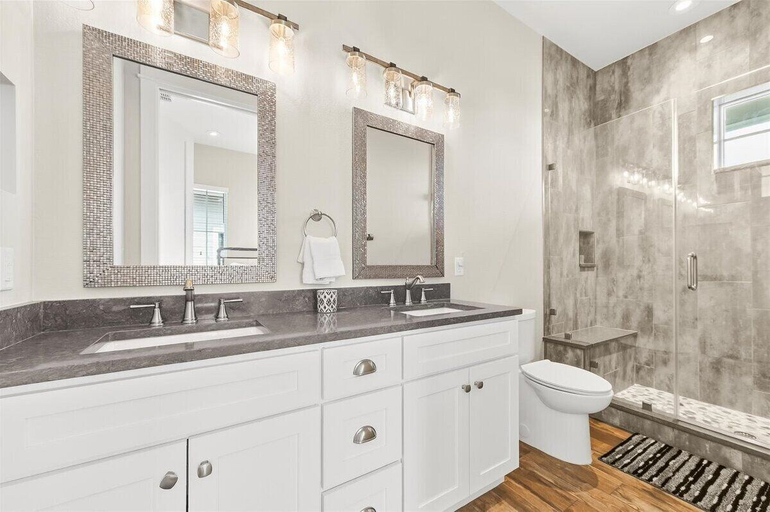 Bathroom 3, Lazy Days 255 HI, Nueces