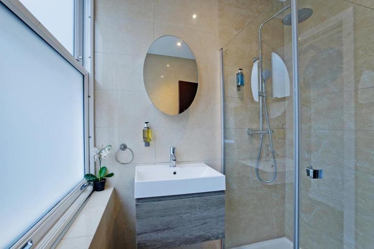 Bathroom 4, Imperial Middlesex Street Apartments, London