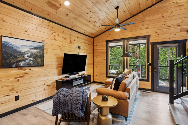 Room 5, Elevated Smoky Mountain Escape Hot Tub Views, Sevier