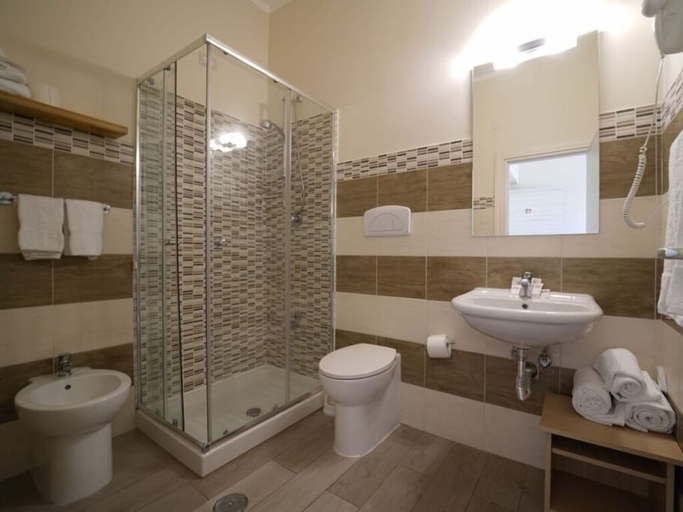 Bathroom 5, Amareclub Casarossa, Crotone