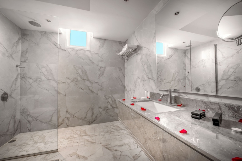 Bathroom 3, Suknai Royal Hotel