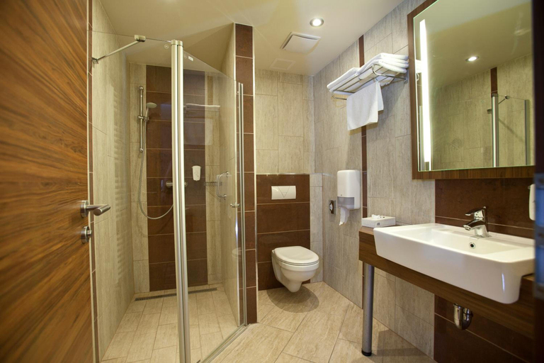 Bathroom, Hotel Makar Sport & Wellness, Pécs