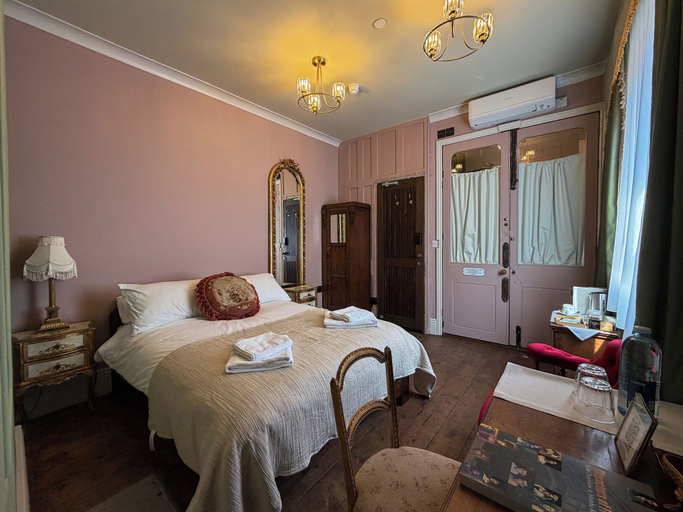 Room 4, 41 Whitfield Street, London