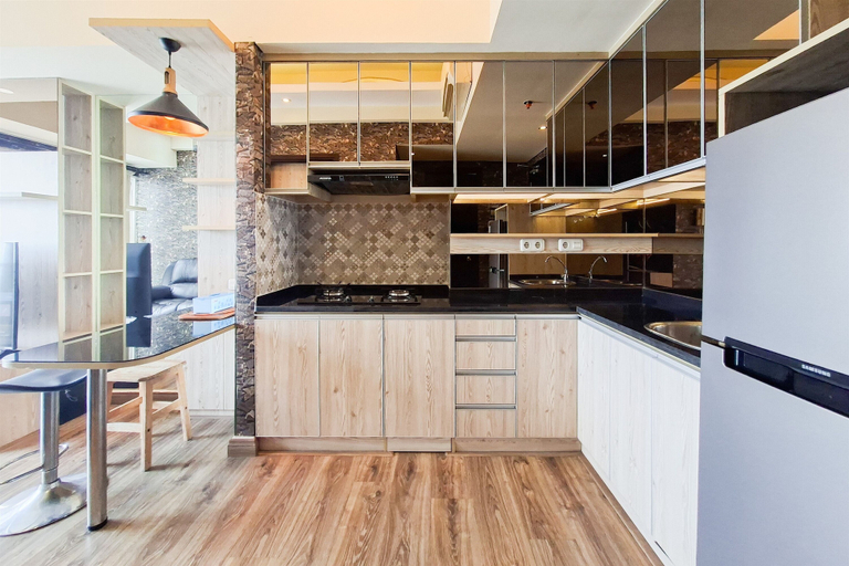 Private kitchen 4, Spacious With Contemporary Look 1Br Apartment At Casa De Parco, Tangerang
