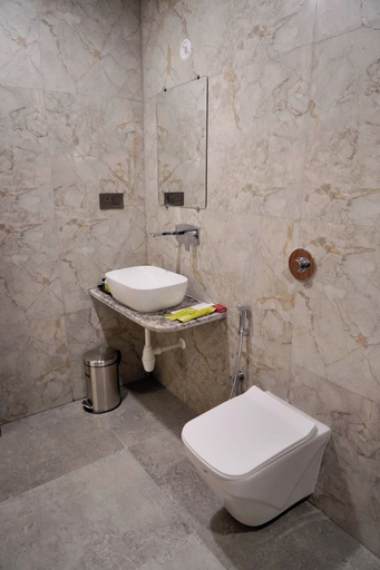 Bathroom 3, Hotel Rama Continental, Kaushambi
