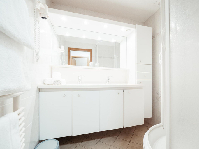Bathroom, Apartment Good Mood / Feel Free, Liège