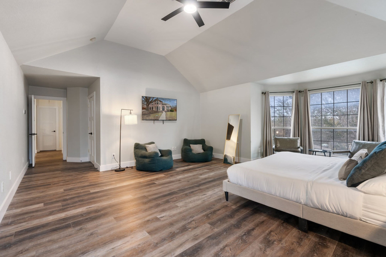 Room 5, Heated Pool Hot Tub Sleeps 16 Putting Green, Collin