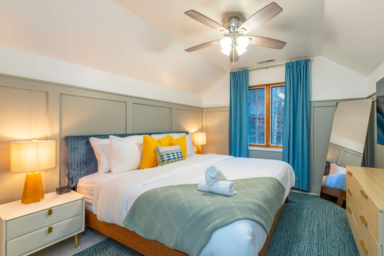 Room 3, Mountain Retreat - Sauna - Hot Tub - Fire Pit, Buncombe