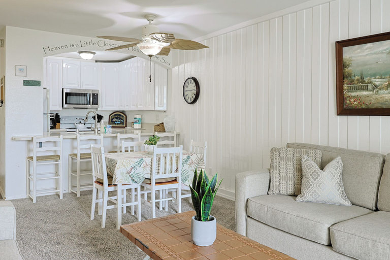 Living room, Whispering Waters, San Diego