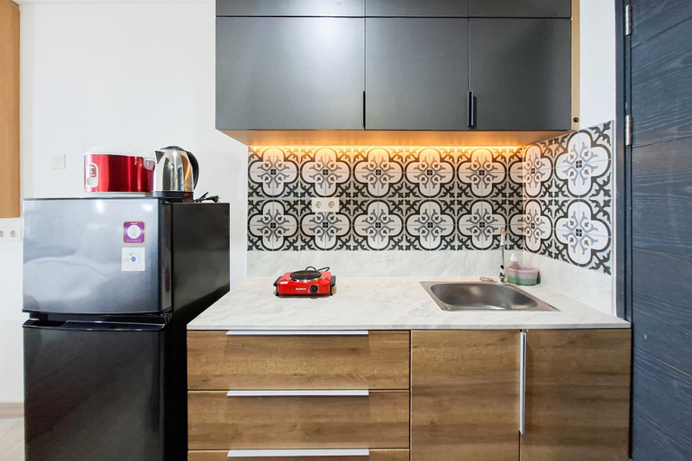 Private kitchen 3, Great Deal Studio At Apartment Collins Boulevard, Tangerang
