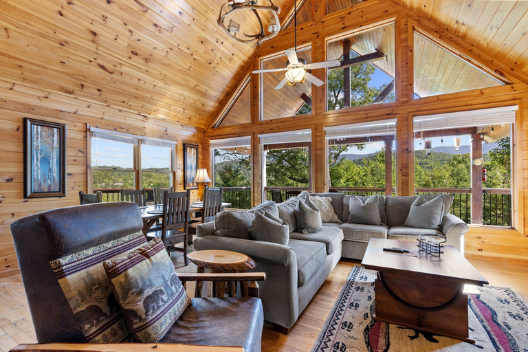 Room 2, Mountain Views Hot Tub Pool Table Firepit Games, Fannin