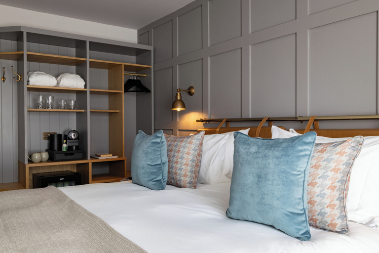 Bedroom 2, Bernwood Park Hotel, Buckinghamshire