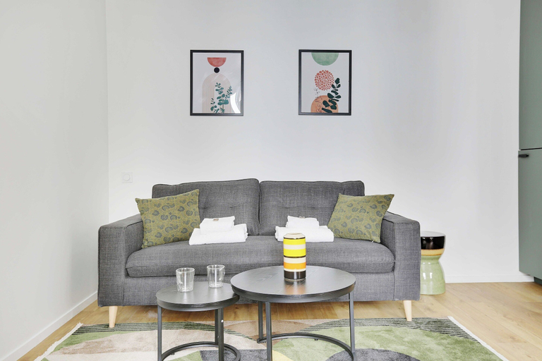 Living area 5, Charming Studio for 2P - Near Parc Monceau, Paris