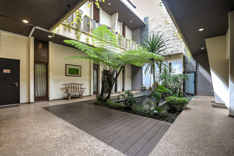 Exterior & Views 1, Nat Nat Homestay, Malang