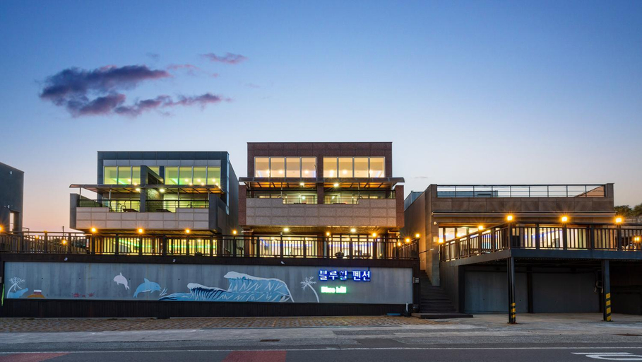 Exterior & Views 2, Pohang Blue Hill Pension, Pohang