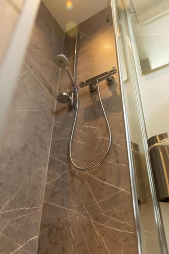 Bathroom 5, Roatel Zella-Mehlis A71, Schmalkalden-Meiningen