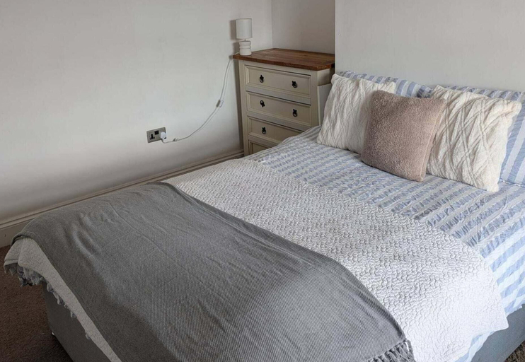Room, Georgian Apartment Sleeps 2 With Wifi, Shropshire