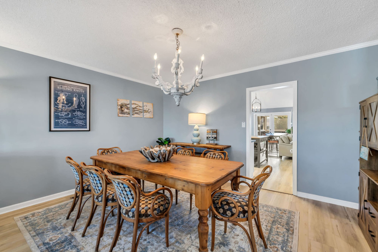 Room 2, Sleeps 24 Waterfront Dock Golf Cart Walk to Beach, Georgetown