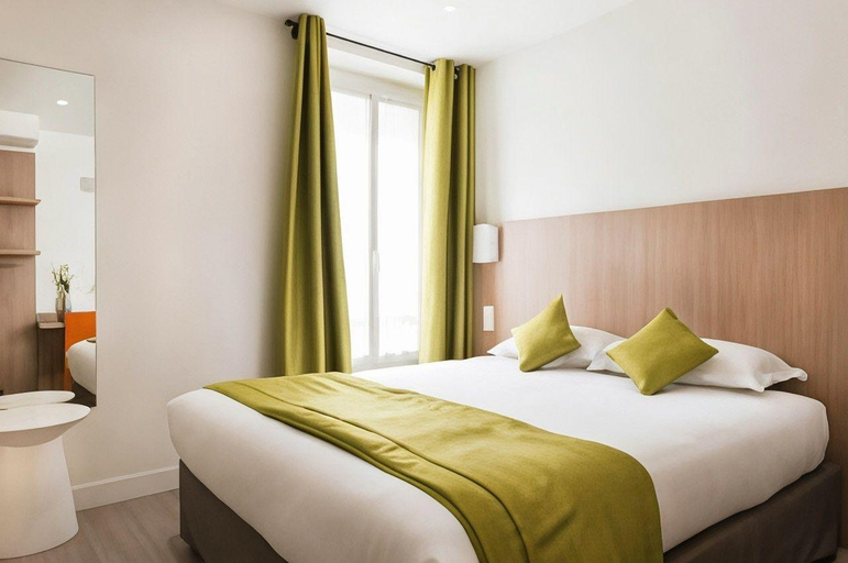 Bedroom 3, Crystal City Hotel, Attica