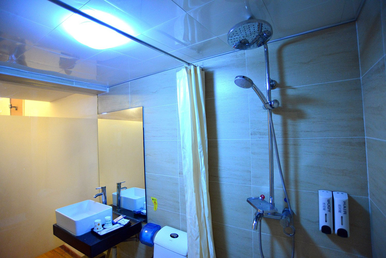Bathroom 5, Advocate Hotel, Nanning