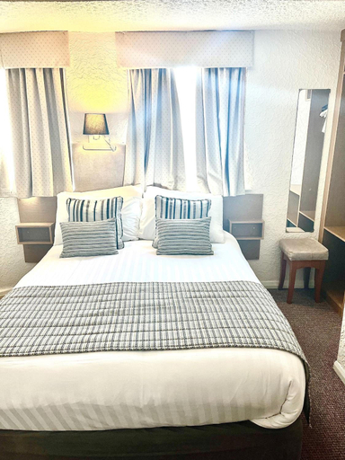 Bedroom 3, Clifton Court Hotel, Lancashire