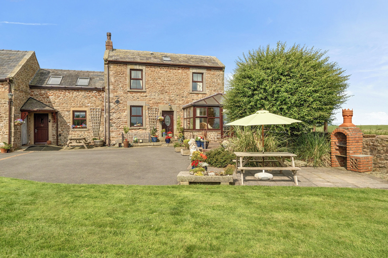 Exterior & Views 2, Cottage - Sleeps 5 - Hot Tub - Garden - Parking, Lancashire