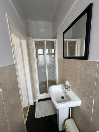 Bathroom 4, The Beacon Hotel, Redcar and Cleveland