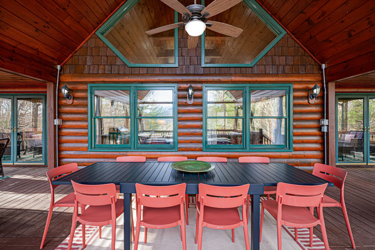 Room 5, Blue Ridge Retreat - Sauna - Hot Tub - Firepit, Fannin