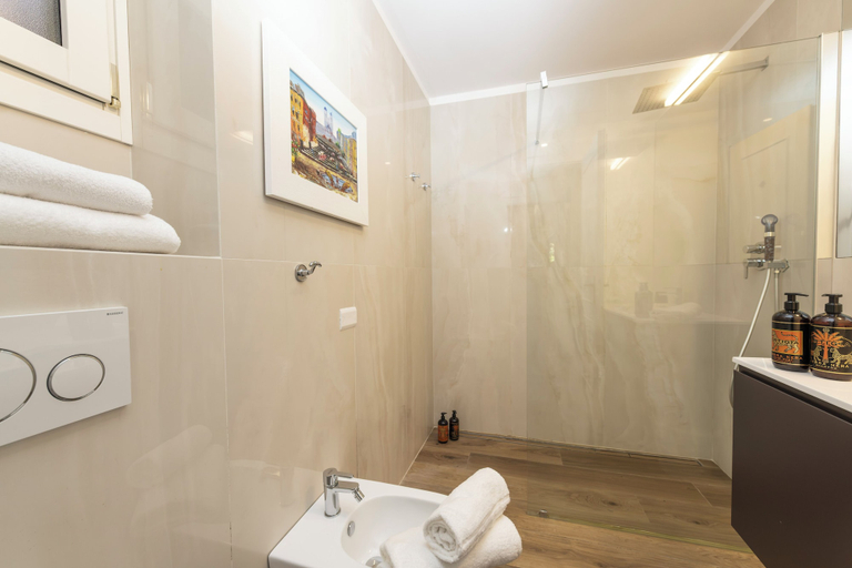 Bathroom 3, San Francesco Ripa Apartments, Roma